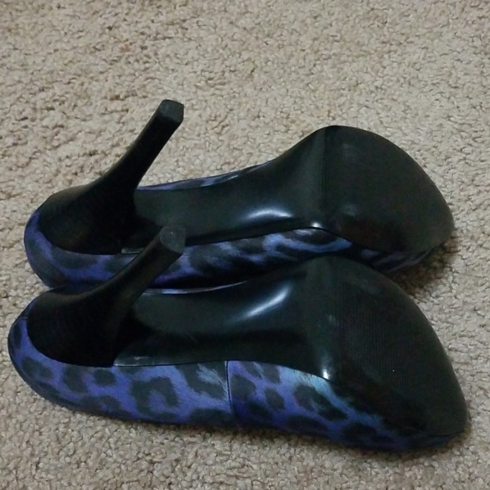 Shoes - Picture 4 of 4